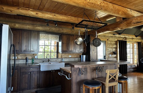 Calgary Cabin | Log Home Quiet and close to Calgary