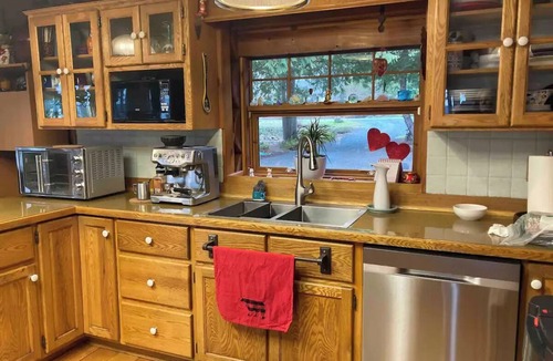 Union Bay Ski Chalet | Log Home with 4 bedrooms 3 bathrooms