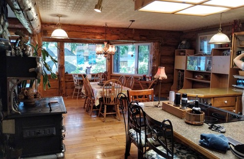 Union Bay Ski Chalet | Log Home with 4 bedrooms 3 bathrooms
