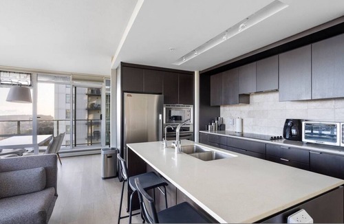 Central Lonsdale Apartment | Lonsdale Quay Flat in North Vancouver