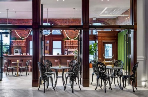 Beaconsfield Village House | Look No Further! On-Site Restaurant, Near Trinity Bellwoods Park
