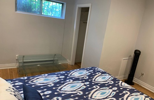Cote-Saint-Luc House | lovely 1 bedroom apartment in a quiet neighborhood.