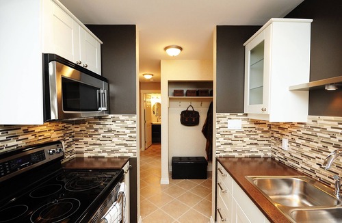 Jasper Place Condo | Lovely 2-Bdr Condo Free Parking