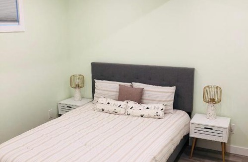 Springbank Hill House | Lovely 2-bedroom suite with private entrance
