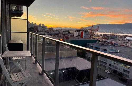 Downtown Eastside Condo | Lovely 2BD condo with amazing views + free parking