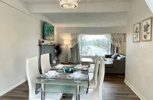 Mission House | Lovely 3-bedroom upper rental unit