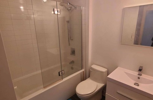 Griffintown Condo | Lovely apartment with city view