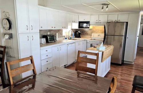 Farnham House | Lovely chalet with SPA