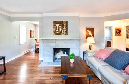 Saanich East House | LOVELY HOME 10 MINUTES TO DOWNTOWN !!!