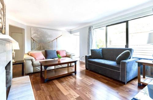 Saanich East House | LOVELY HOME 10 MINUTES TO DOWNTOWN !!!