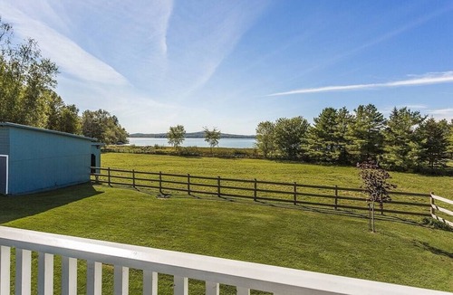 Lac-Brome House | Lovely Lac-Brome 3 Bedroom Lakefront Cottage