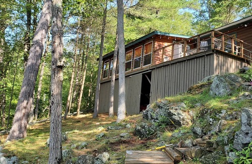 Severn Cottage | Lovely Muskoka cottage on the Trent Severn River. Pet-friendly.