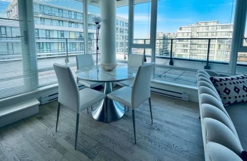 Richmond City Centre Apartment | Lovely penthouse next to Richmond Centre