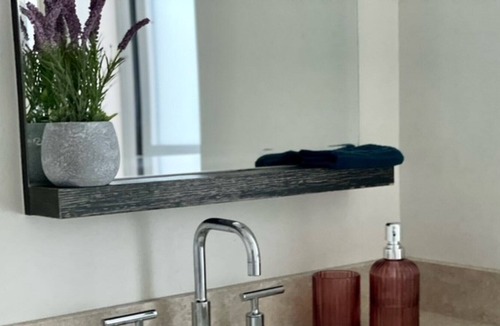 Richmond City Centre Apartment | Lovely penthouse next to Richmond Centre