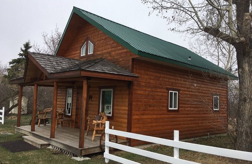 Division No. 7 Cabin | Lovely private cabin located in the country - ask us about family reunions also