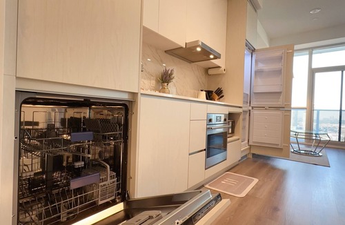 Vaughan House | Lovely Stylish 1 Bedrm Condo at VMC