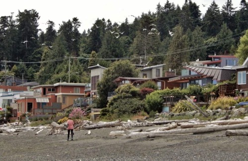 Cordova Bay House | Lovely upper home in fabulous location steps to sandy beach ocean views