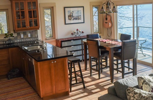 Selma Park House | Lovely Waterfront Beach Haven with Hot Tub & SUP