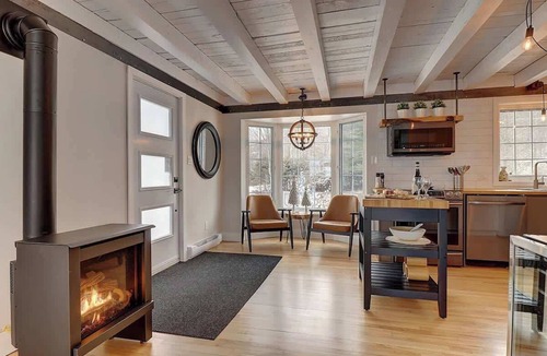 Stanstead Township Ski Chalet | Lovering Lakefront - Spa - Monarque