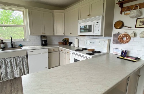Souris House | Lower Loop Country Home/Surrounded by beautiful Canadian beaches!