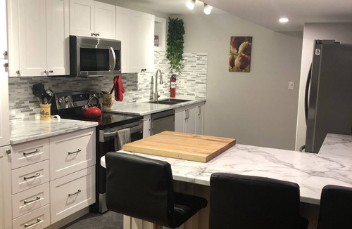 Prince Edward Apartment | Loyalist Bird House (park pass & close to horse ranch)