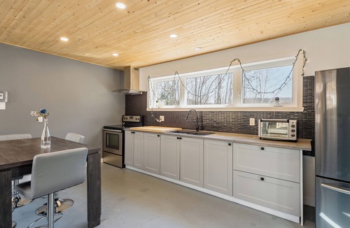 Grenville-sur-la-Rouge Ski Chalet | Luminous Chalet