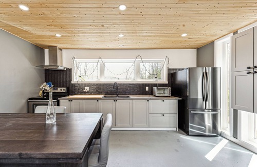 Grenville-sur-la-Rouge Ski Chalet | Luminous Chalet