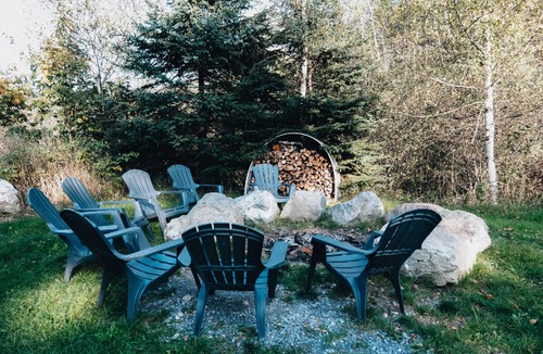 Sainte-Marguerite Ski Chalet | Luna-Cloud Chalet: river, adventure, AC, Wi-Fi, BBQ, pet-friendly. Ideal for gro