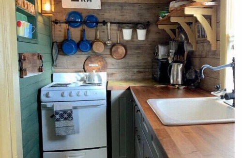 Twillingate House | Lupinfield Cottage - a Curated Guesthouse Experience