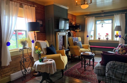 Twillingate House | Lupinfield Cottage - a Curated Guesthouse Experience