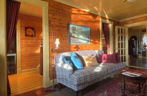 Twillingate House | Lupinfield Cottage - a Curated Guesthouse Experience