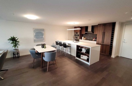 South Surrey Apartment | Lux 1 king 1 queen ocean views
