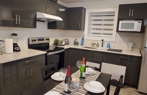 Delta House | Lux Modern 2bd Radiant Suite+Free Parking