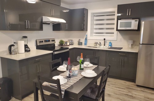 Delta House | Lux Modern 2bd Radiant Suite+Free Parking