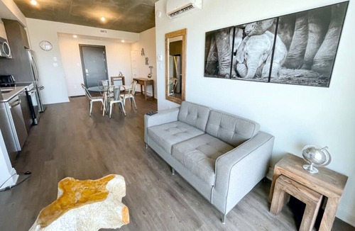 Saint-Laurent Condo | Luxe 1BR with Skyline views, Walk to Place Vertu