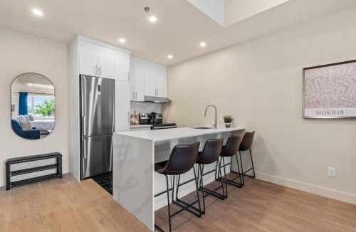 Gay Village Apartment | Luxe DownTown King Suite