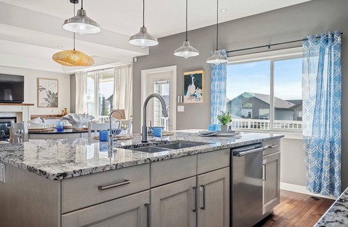 Sylvan Lake House | Luxe & Lake 6BR Getaway Hot Tub Near the Lake