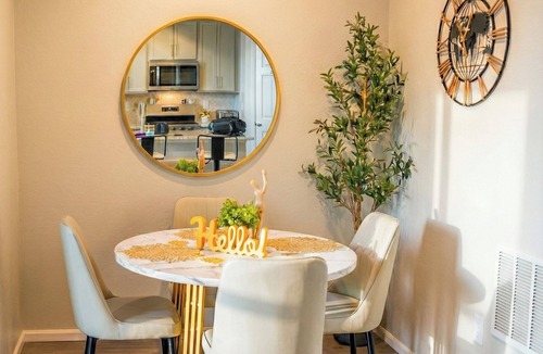 Aurora House | Luxe Max 8 Guests - Access I-70/E-470 - Anschutz Medical - Trails - Airport