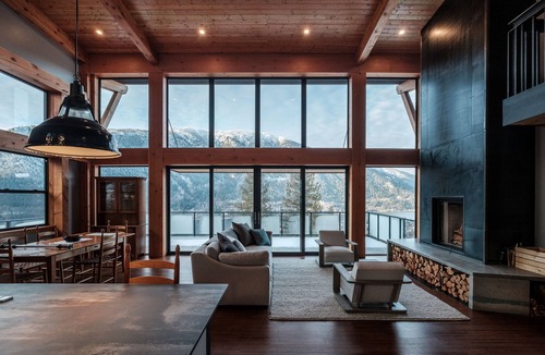 Nelson Ski Chalet | Luxe Modern Timberframe - Iconic Panorama Views Air-Con