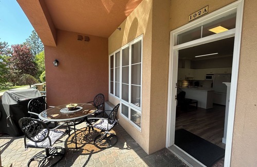 North Glenmore Apartment | Luxe Studio With Full Kitchen - 102A
