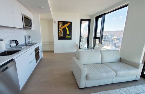 Quartier des Spectacles Apartment | Luxueux Condo Neuf Meublé & Équipé. Maestria au Coeur du Quartier des Spectacles