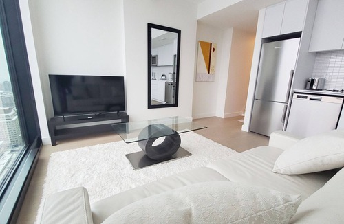 Quartier des Spectacles Apartment | Luxueux Condo Neuf Meublé & Équipé. Maestria au Coeur du Quartier des Spectacles
