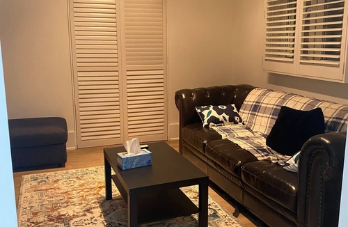 Bradford West Gwillimbury Cottage | Luxury Guest House Bradford
