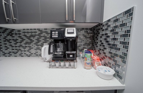 Beaumont House | Luxurious 1 bedroom + Den Near Edmonton International Airport