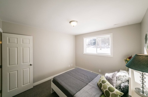 Jasper Place Condo | Luxurious 1BDR+Den In-suite laundry