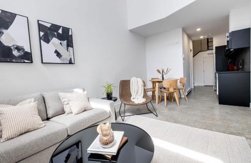 Mile End Apartment | Luxurious 1BDR Two-Floor Loft in Mile End -1A