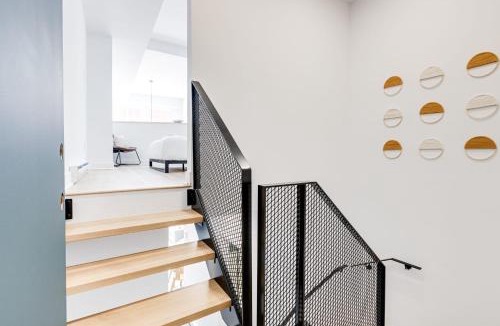 Mile End Apartment | Luxurious 1BDR Two-Floor Loft in Mile End -1A