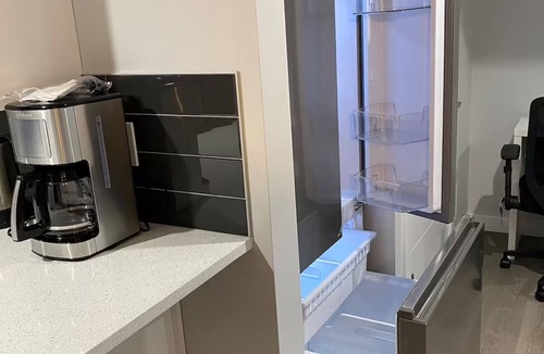 Northeast Edmonton House | Luxurious 2 Bdrm Suite ~ North Edmonton (3min to Anthony Henday/Manning Dr)
