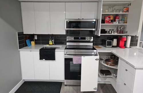 Northeast Edmonton House | Luxurious 2 Bdrm Suite ~ North Edmonton (3min to Anthony Henday/Manning Dr)
