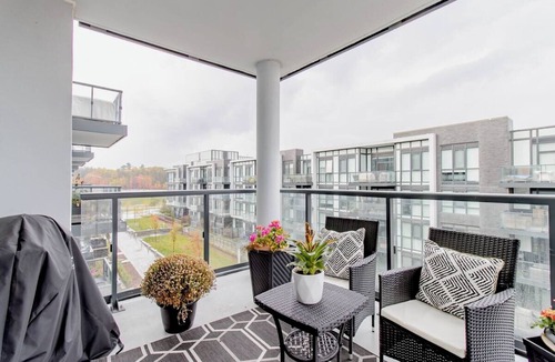 Innisfil Condo | Luxurious 2-Bed, 2-Bath Furnished - 5 Star Resort